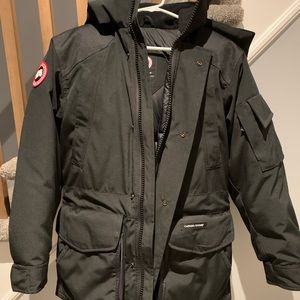 Women’s Canada Goose Expedition winter coat in size XS. Gifted, never worn.